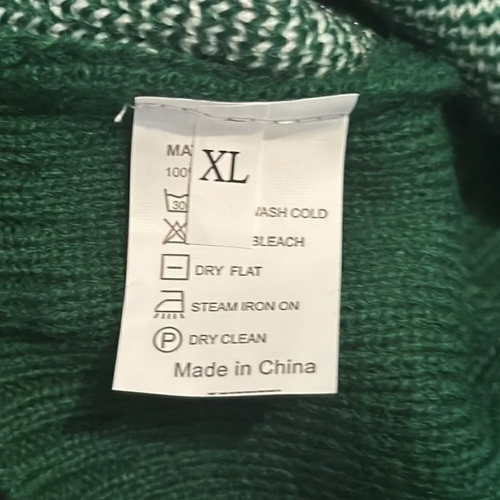 Dog Pet Holiday Turtleneck Pullover Sweater Green with Snowflakes Size XL NEW
